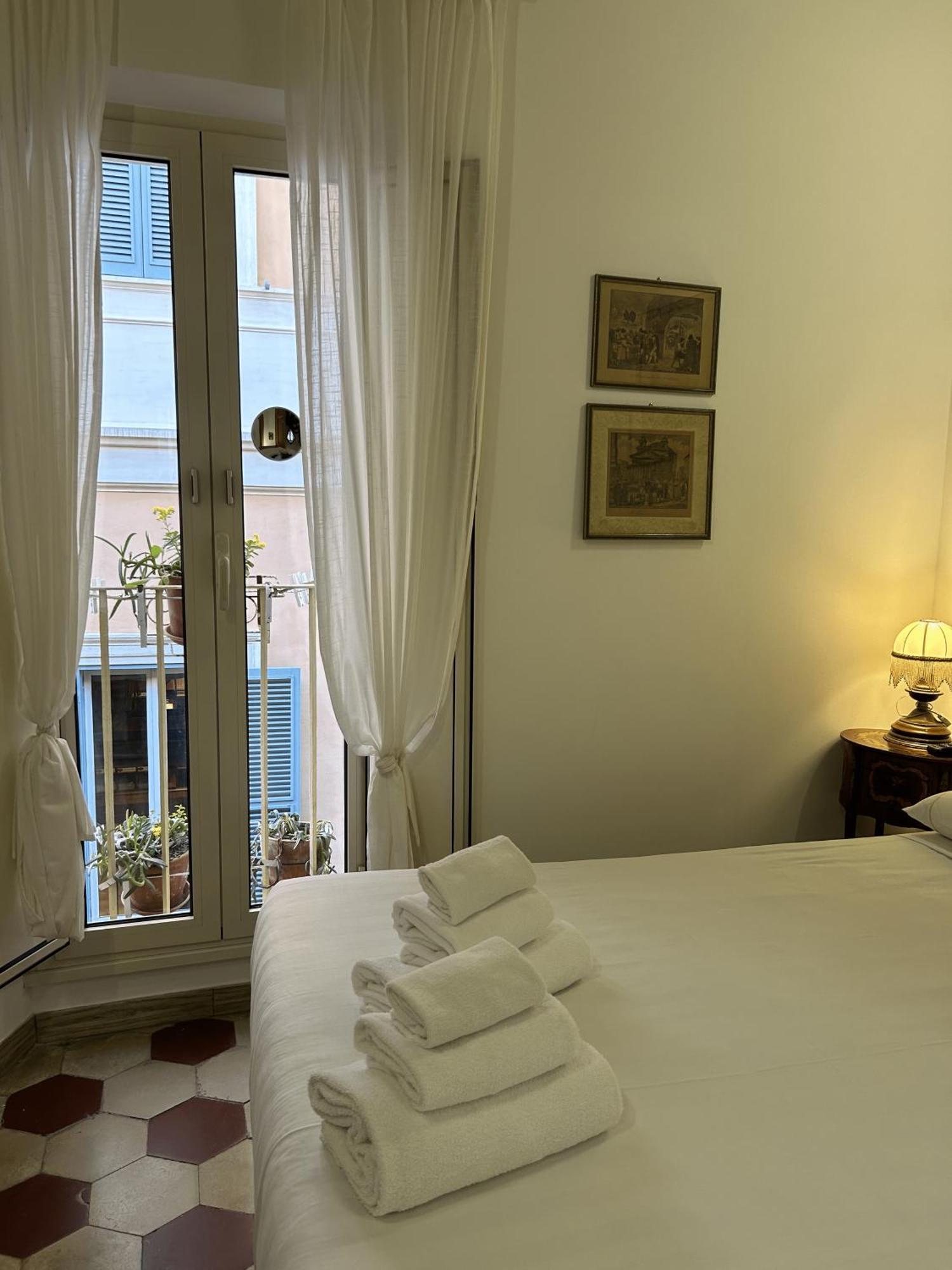 Minerva House Pantheon Apartment